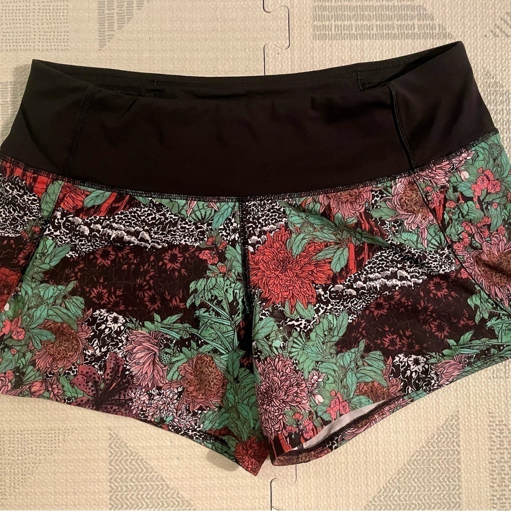 Lululemon Run Times 4" Shorts Zen Garden Size 4 - Picture 5 of 13